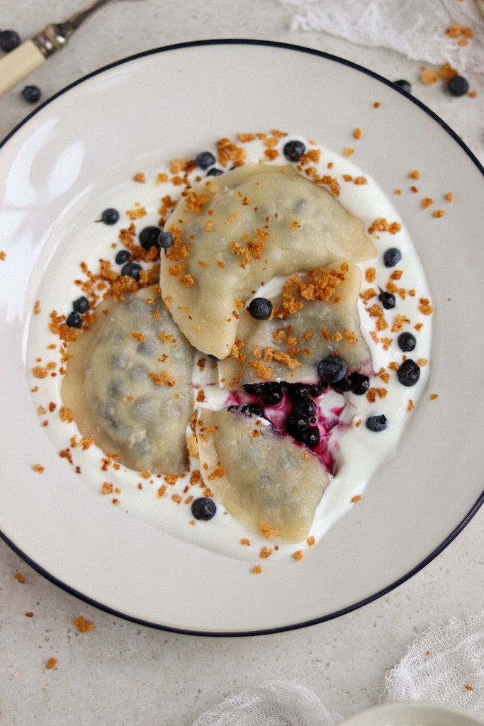 Pierogi z jagodami i chrupiącym panko