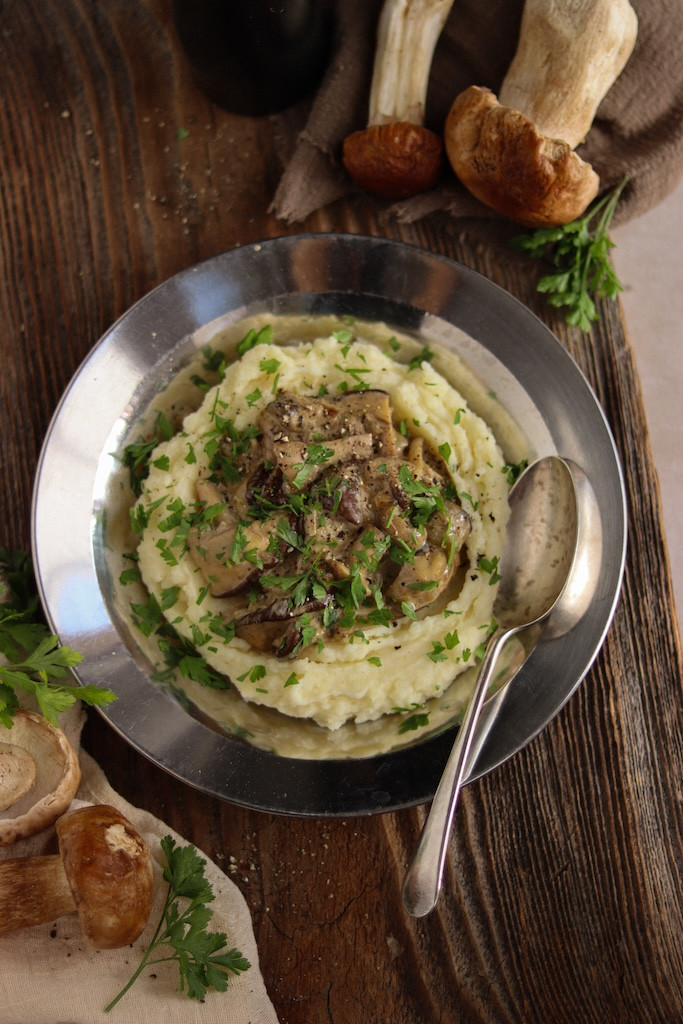 Sos grzybowy na puree ziemniaczanym