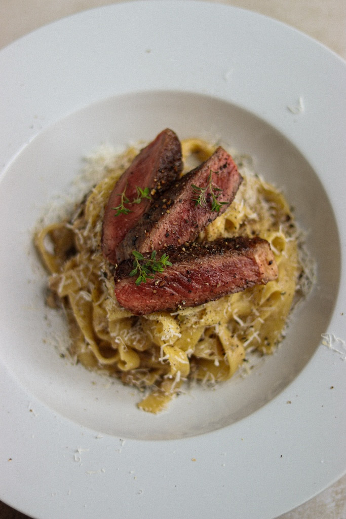 Tagliatelle z truflami i stekiem wołowym