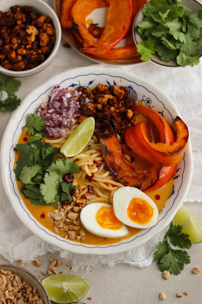 Kremowy dyniowy spicy ramen