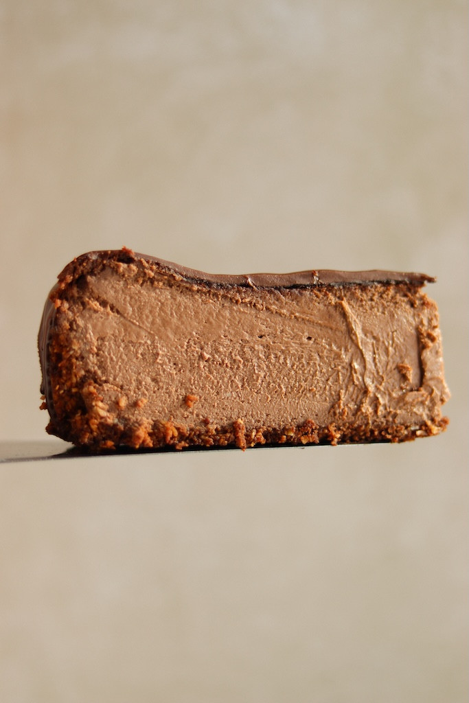 Czekoladowy sernik baskijski na owsianym spodzie