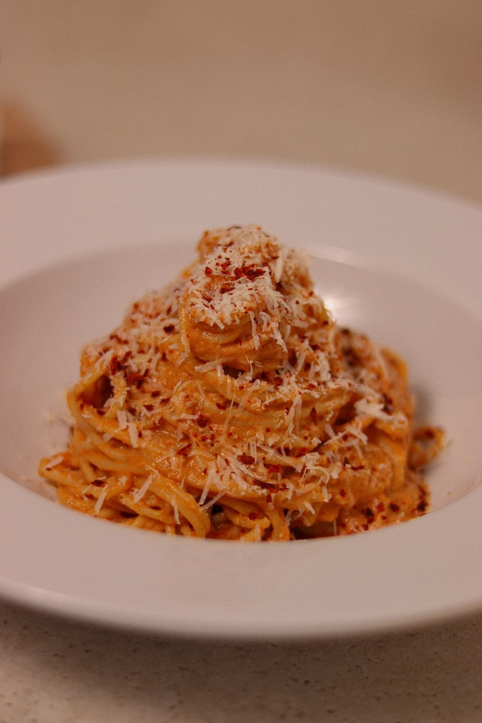 Spaghetti w kremowym sosie z suszonymi pomidorami