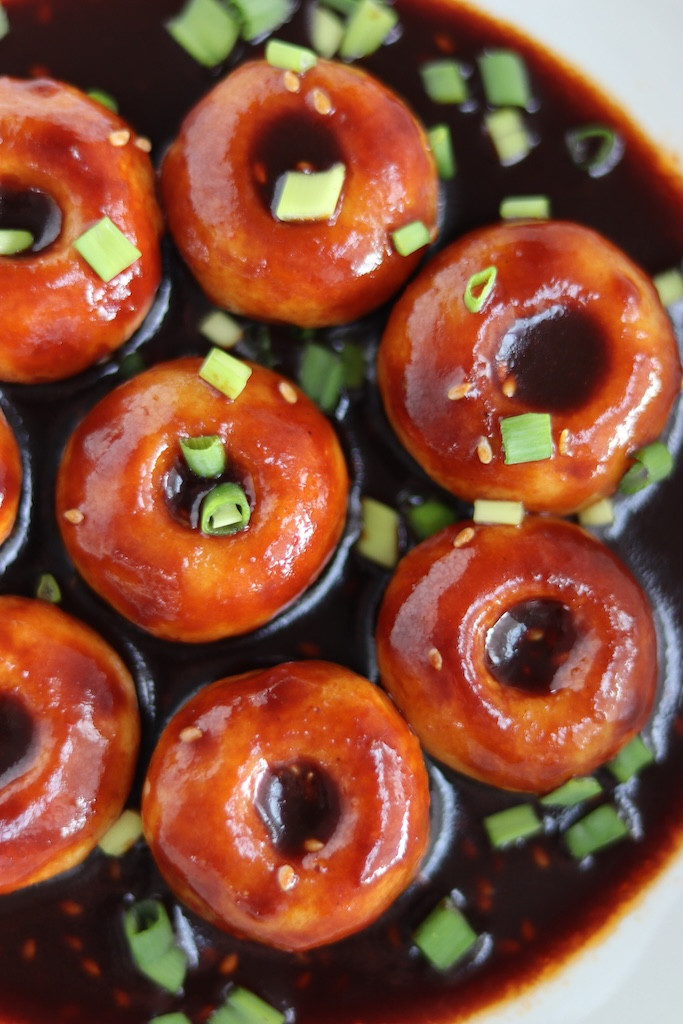 Śląskie z tofu w sosie honey gochujang