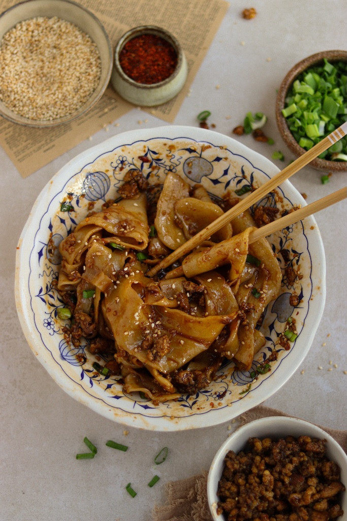 Biang biang noodles z tofu teriyaki